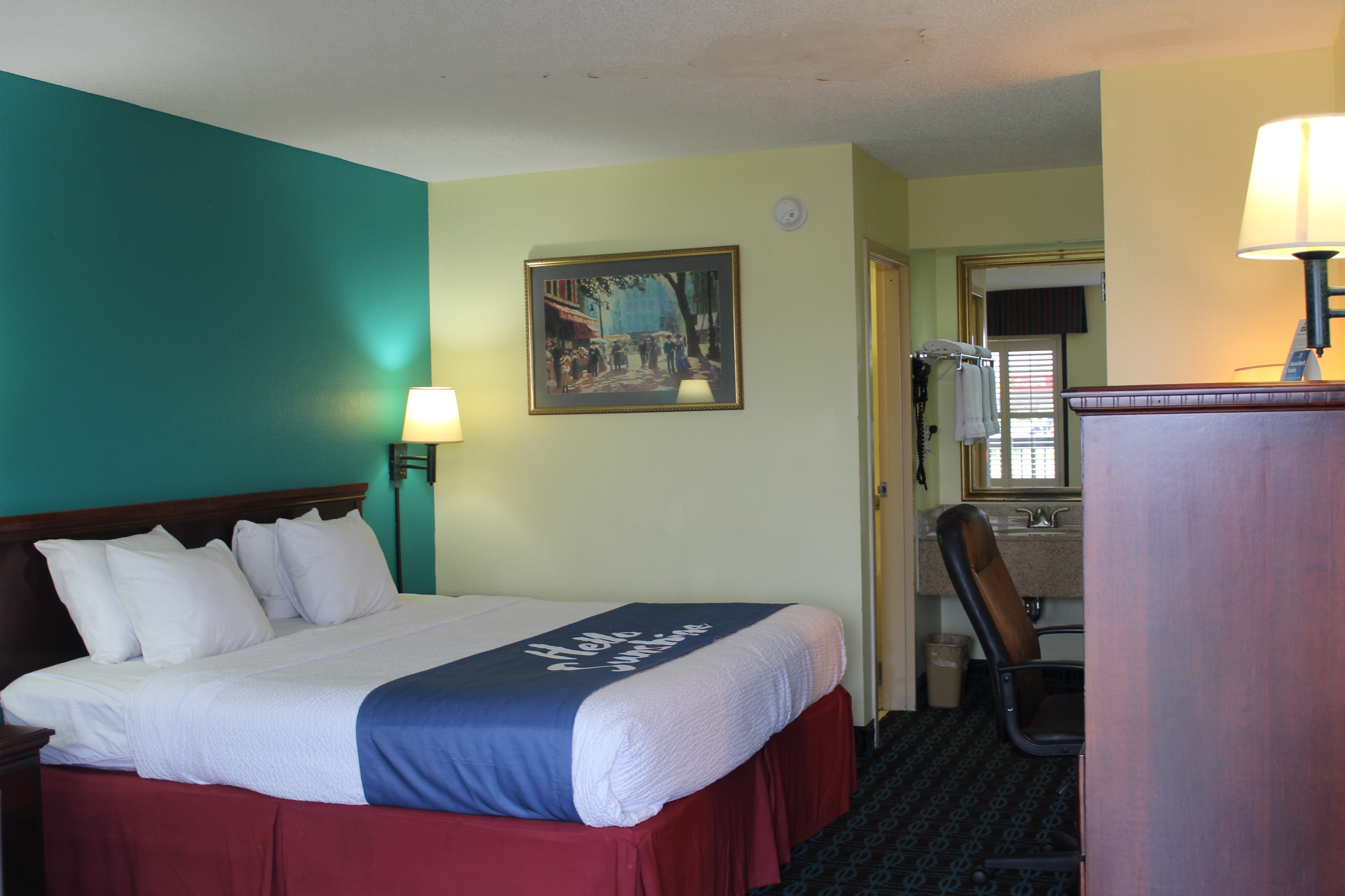Guest room at the Days Inn by Wyndham Marianna in Marianna, Florida